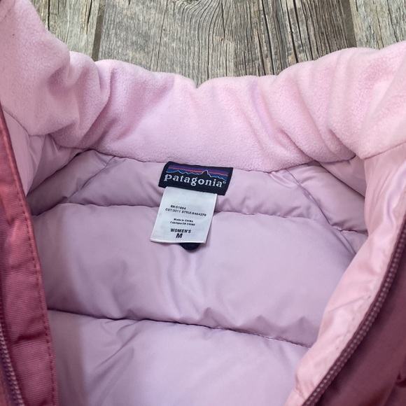 Patagonia Women's Vest in Mauve Pink - Picture 7 of 9
